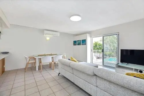 Beachcomber Unit 4,- Beachside Unit -