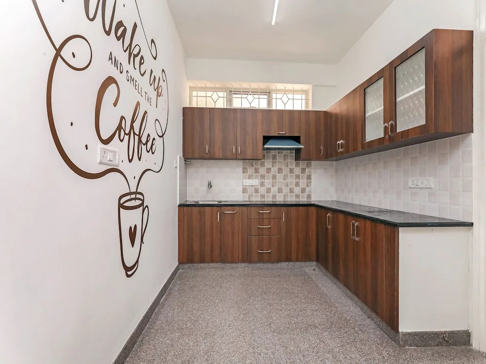 OYO 10026 Hotel Kings Suites