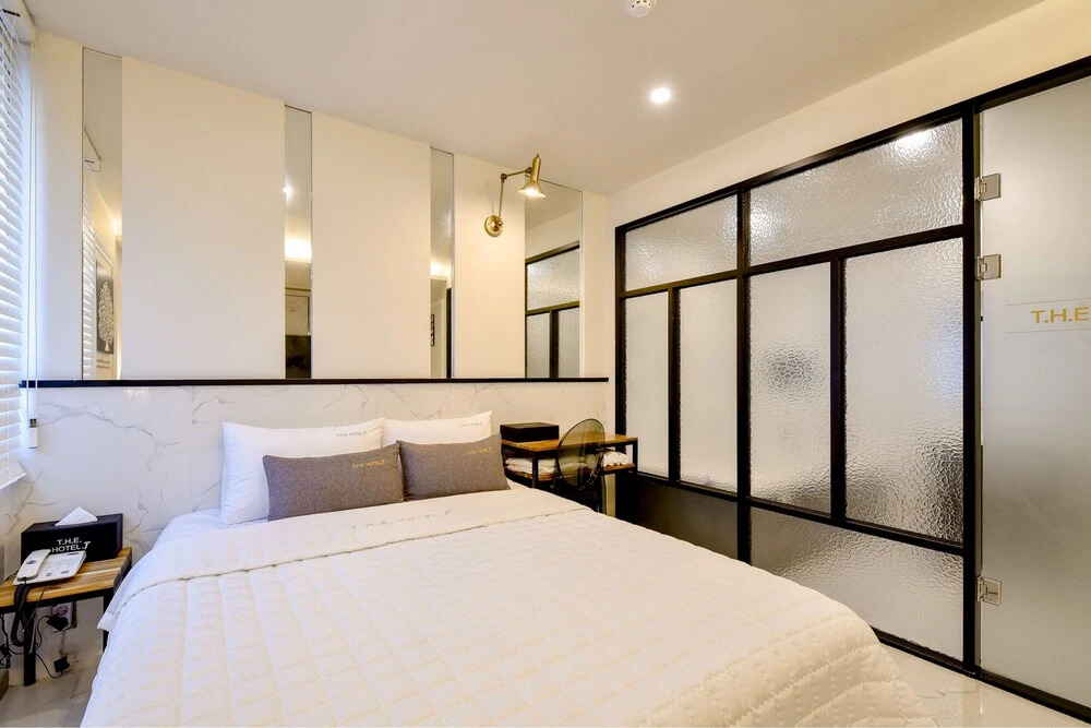 The SWEET Hotel