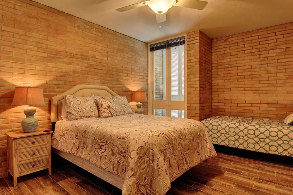 Channelview 208