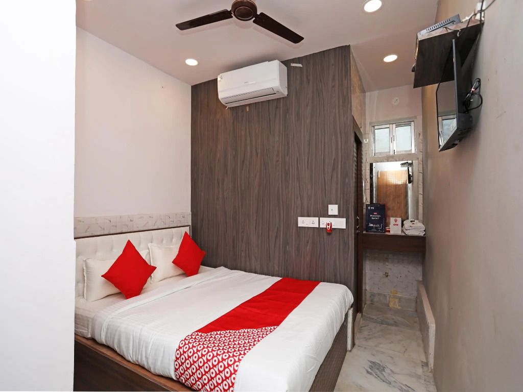 OYO Flagship 28085 99 Kombo Stay