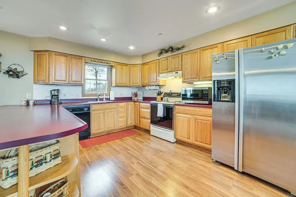Family-friendly Houghton Lake House: Steps to Lake