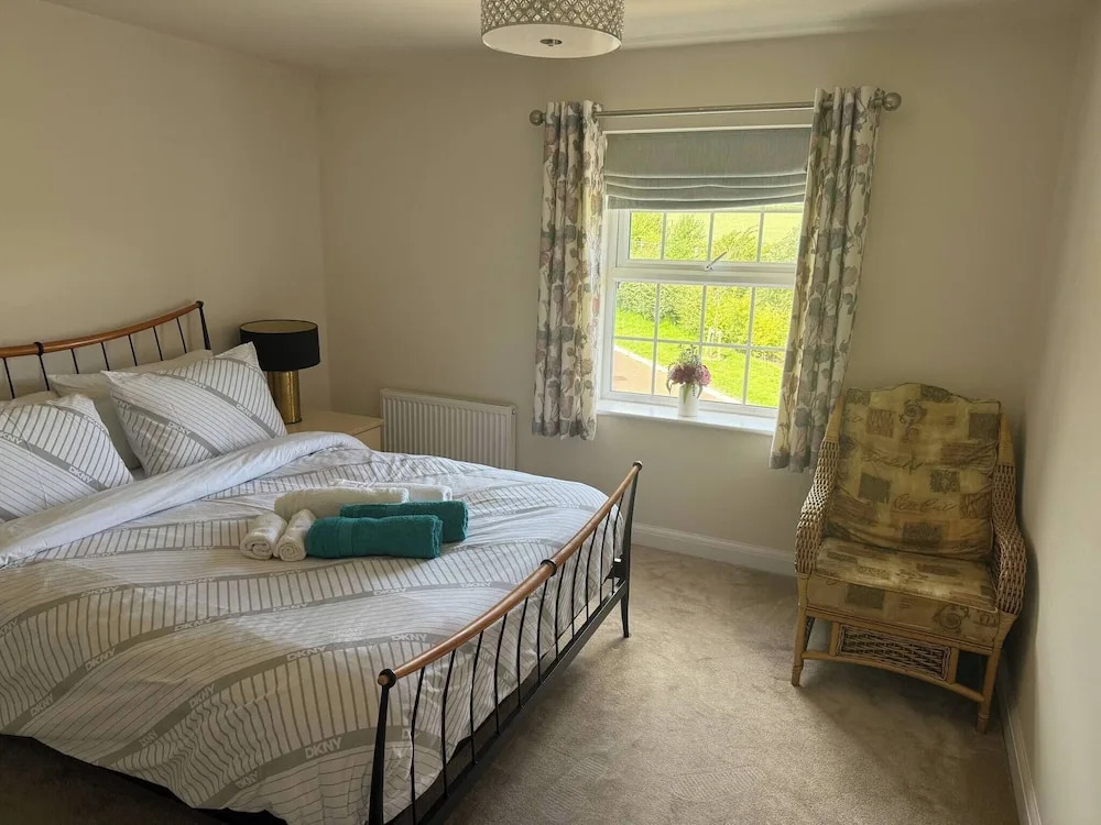 Comfortable 5 - Guest Abode - In Quiet Village