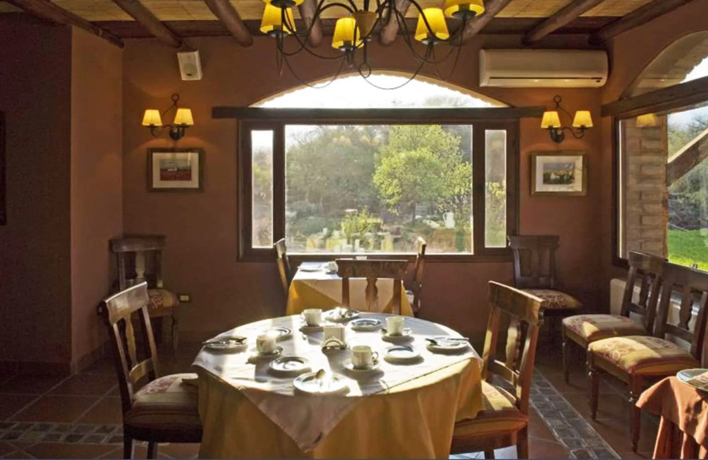 La Casa De La Bodega