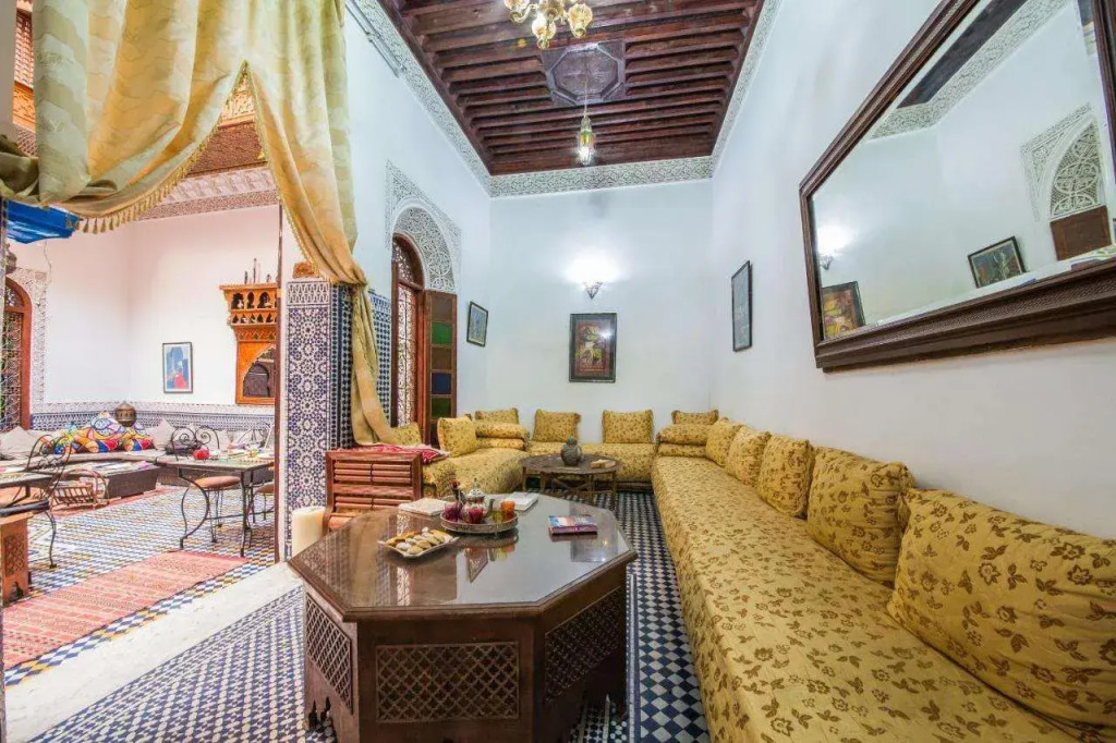 Riad LArtiste