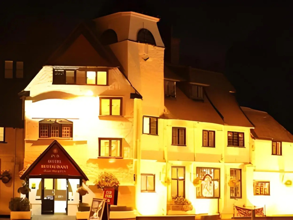The Devils Punchbowl Hotel