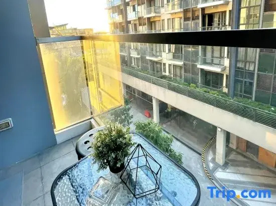 Lovely Unit with free wifi & netflix I across Naia Terminal 3 airport