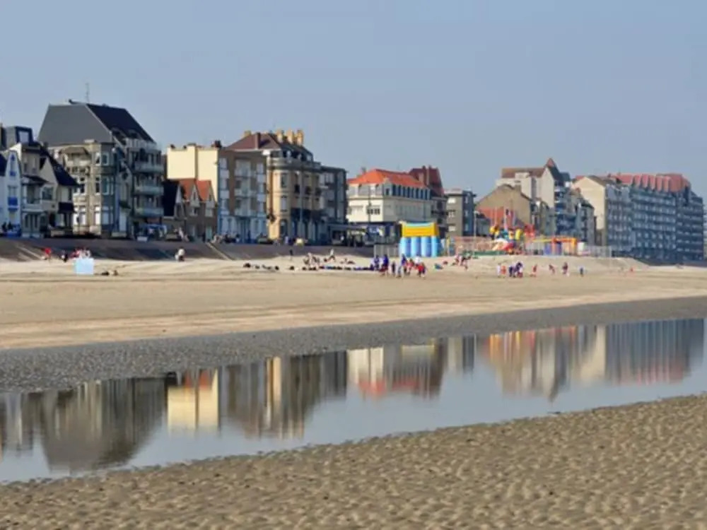 Modern beachside apartment in Bray-Dunes close to De Panne