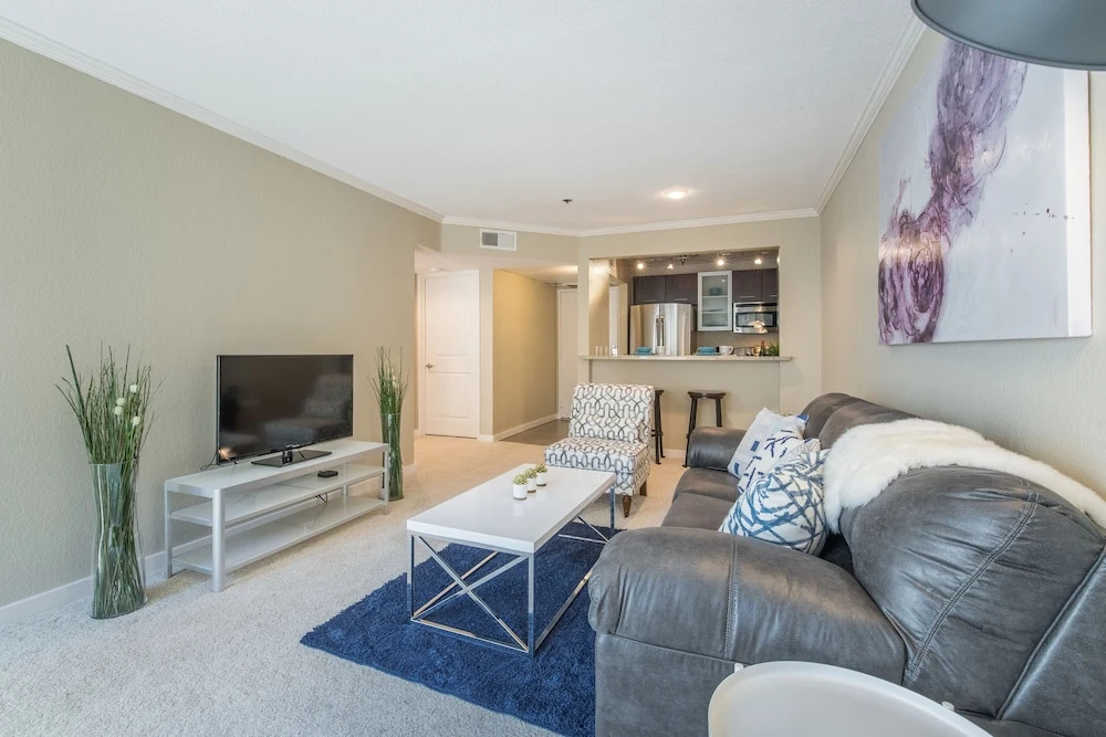 Luxury Suite, Heart of Hollywood, offered by Short Term Stay