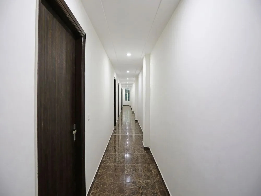 OYO 15087 S Ambience