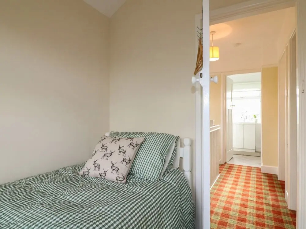 2 Gladstone Avenue