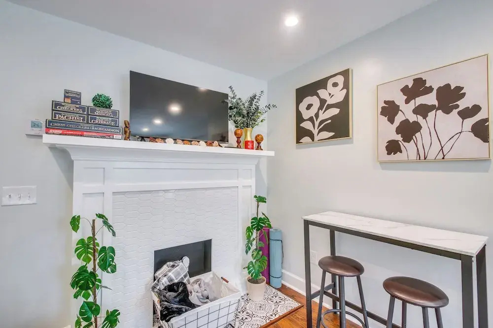 Convenient OKC Apartment: 4 Mi to Dtwn!