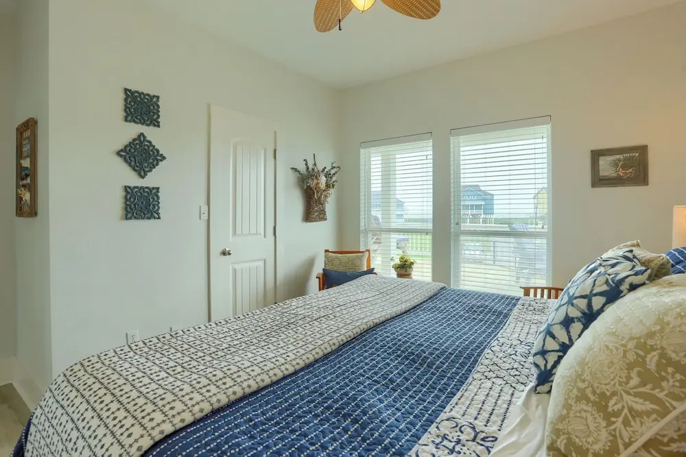 Steps to Bolivar Beach: Home w/ Deck & Grill