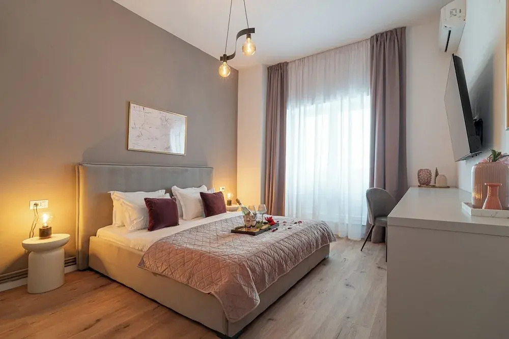 Loggia & Luxe 4BR Penthouse in Universitatii Area