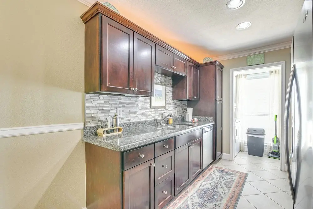 Walk to Babe's Beach! 3rd-floor Condo w/ Pool