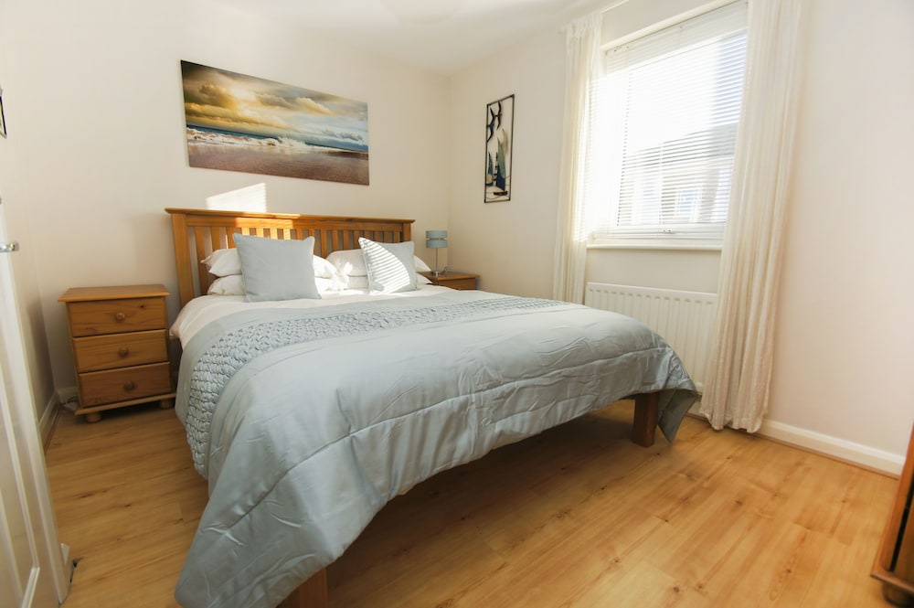 Stylish Seaside Stay   Brighton Marina Views