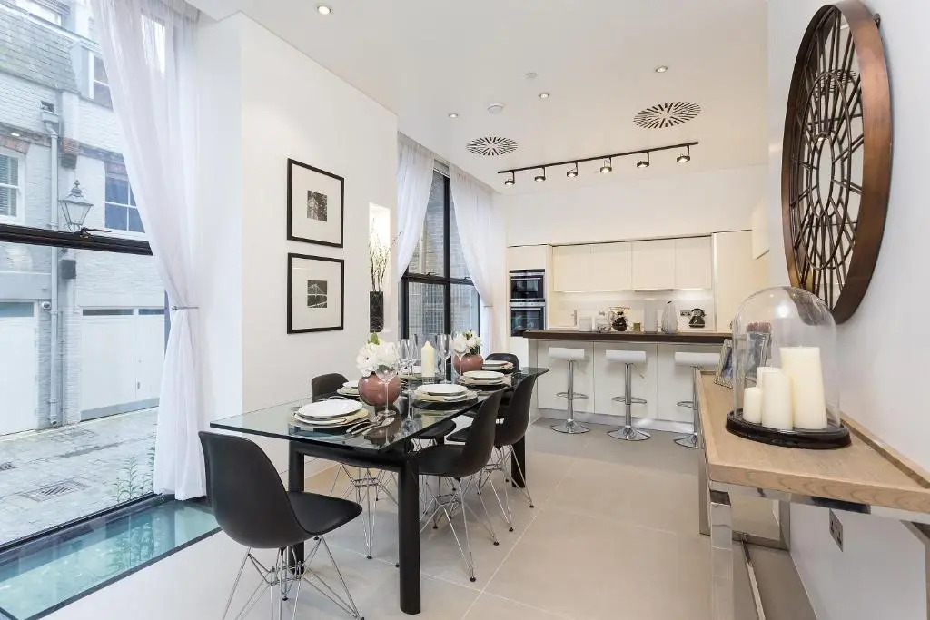 Urban Chic - Chiltern and Baker