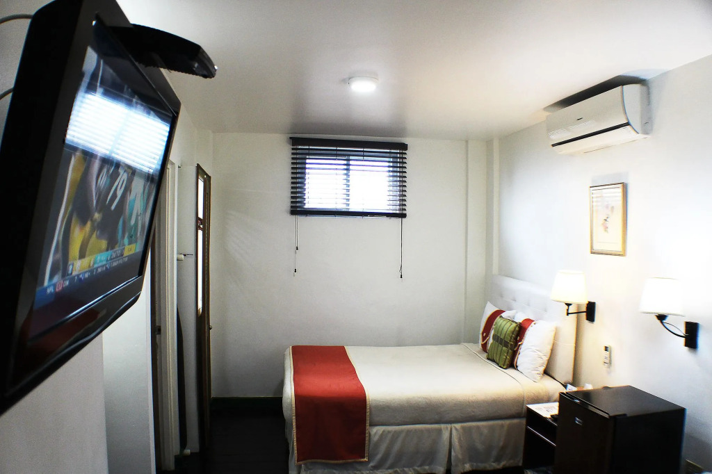 Altamont West Hotel