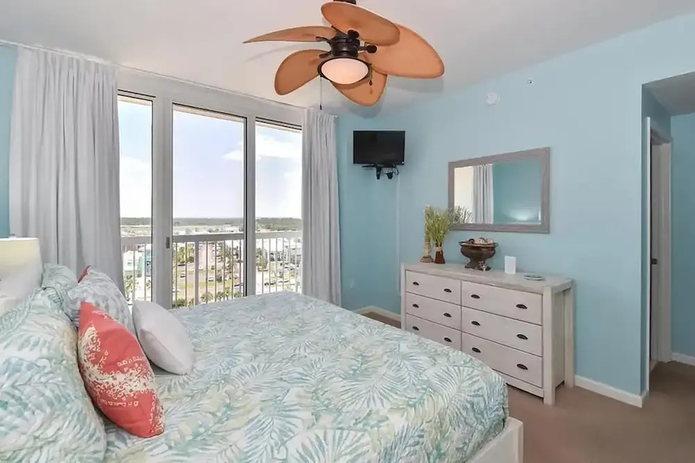 Silver Beach Towers 1003 West