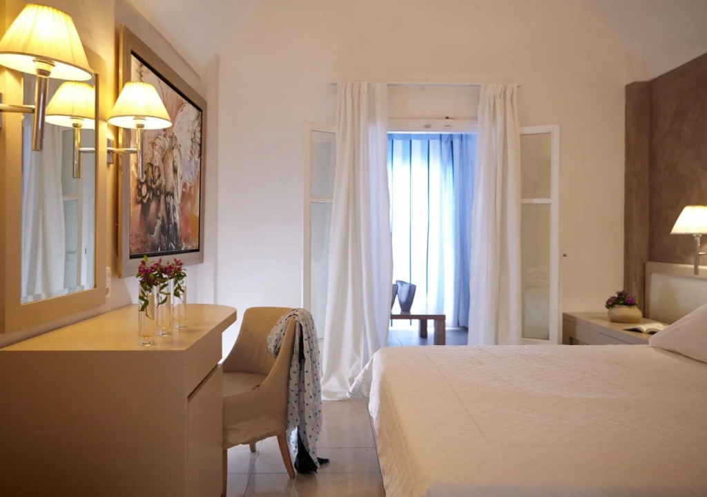 Smy Santorini Suites & Villas