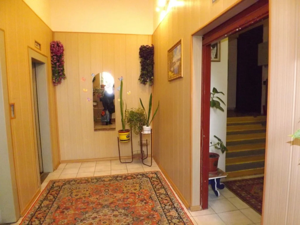 Na Bolshoy Akademicheskoy Apartment