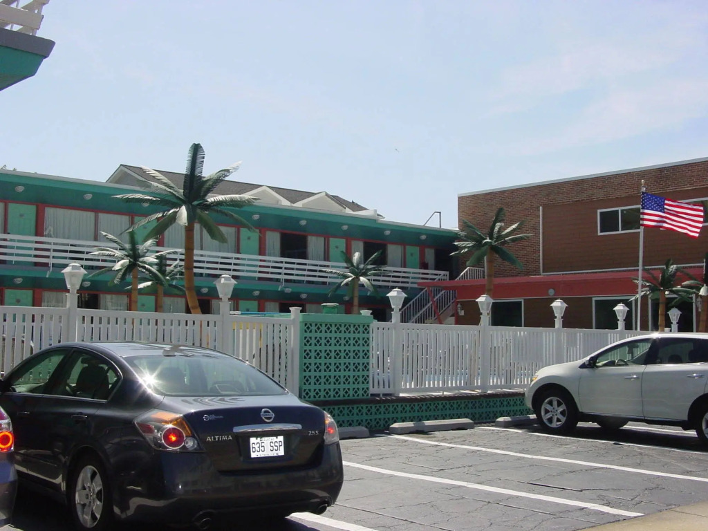 Dolphin Inn