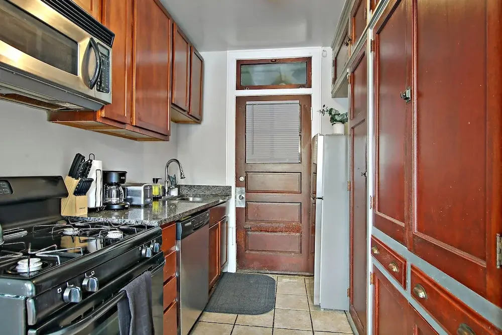 Prime 1BR Apt - Cullom F2