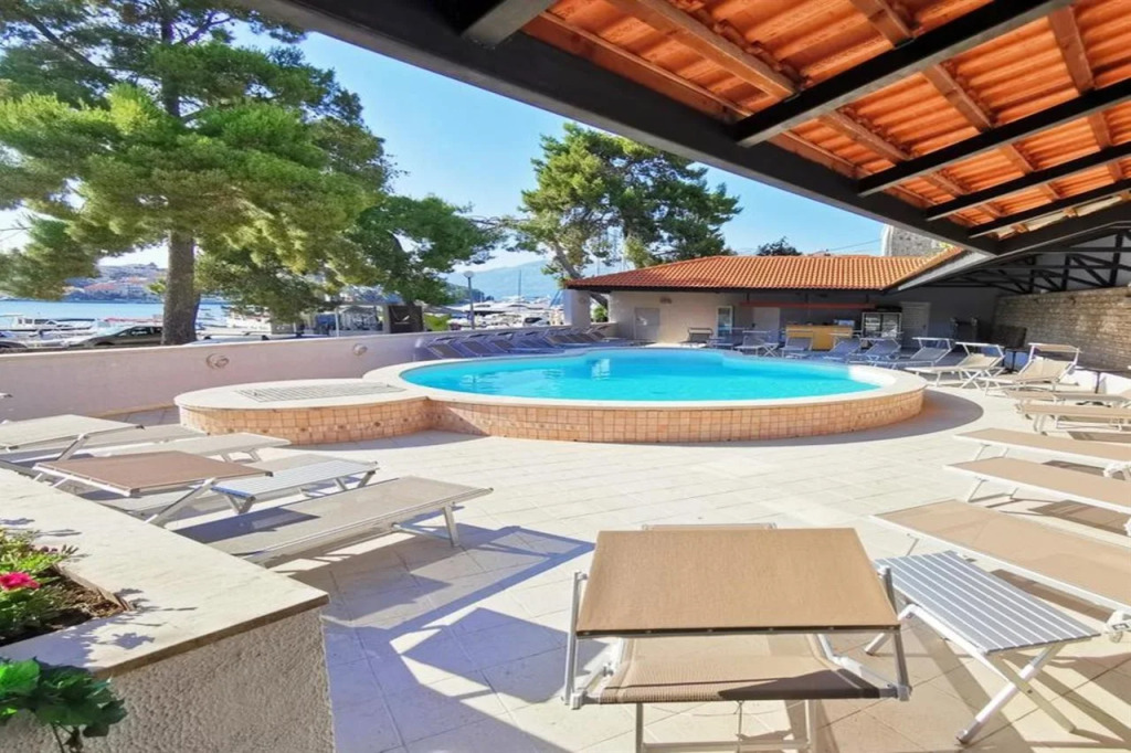 Lumbarda Resort Apartments