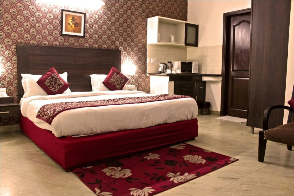 HOTEL JASHN INN Near Apollo Hospital