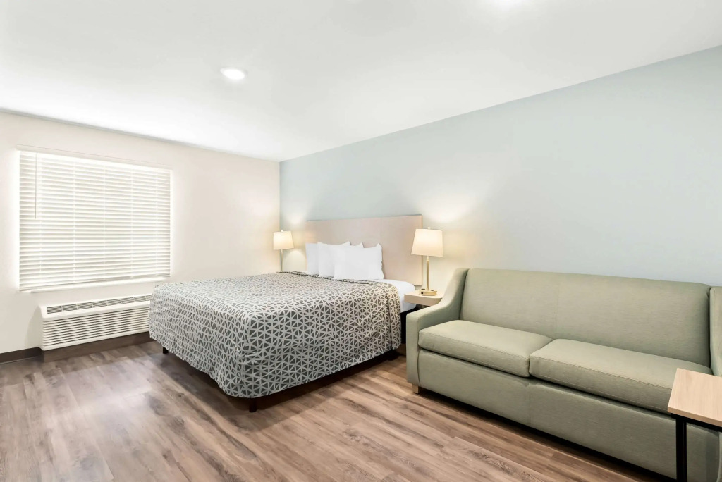 Woodspring Suites Savannah West Chatham Parkway