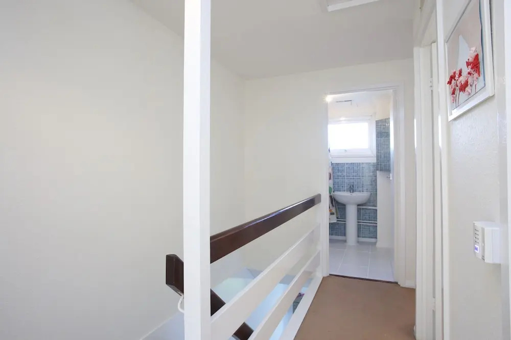 Sleek 2BD House with Garden Heart of Guildford
