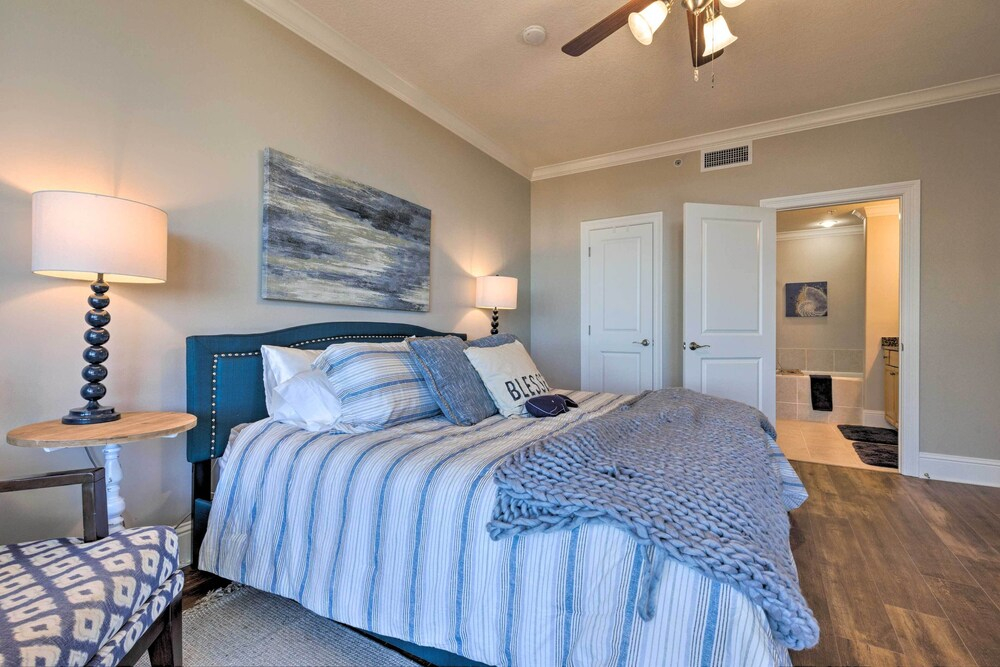 Sunny First-floor Condo w/ Ocean-view Balcony!