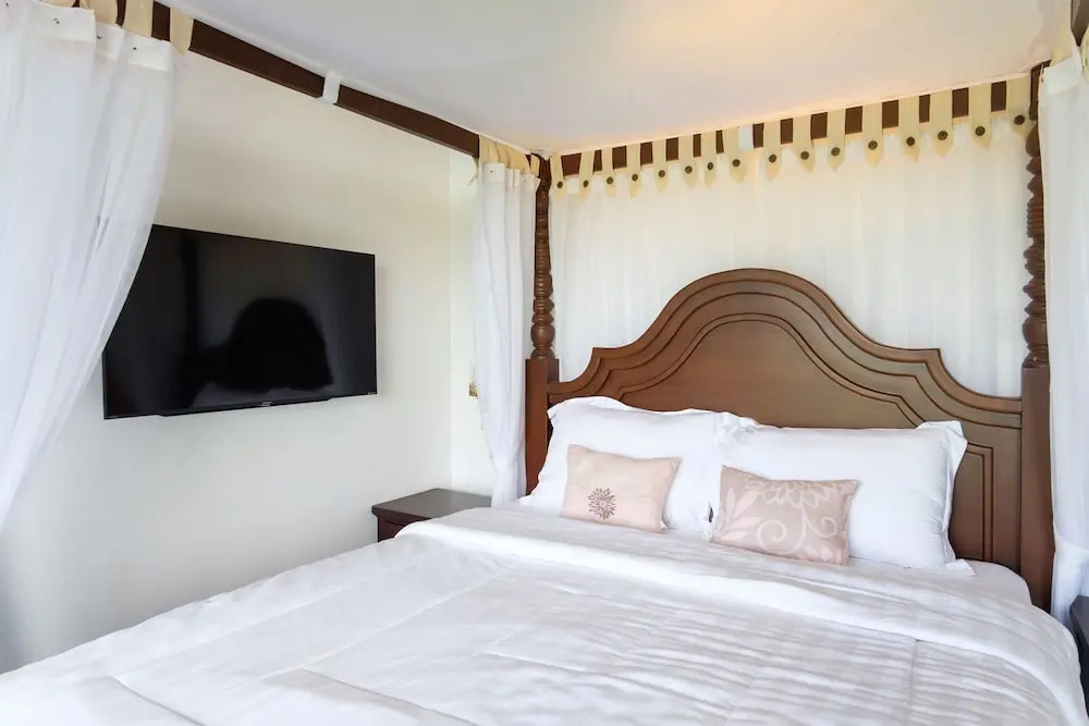 TwoSpaces Living at deRos Resort & Cafe, Bogor