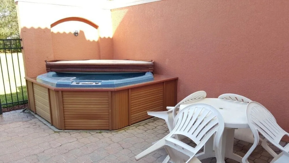 3br, 2.5ba Townhome W/ Sunny Rear Yard 3 Bedroom Townhouse by Redawning