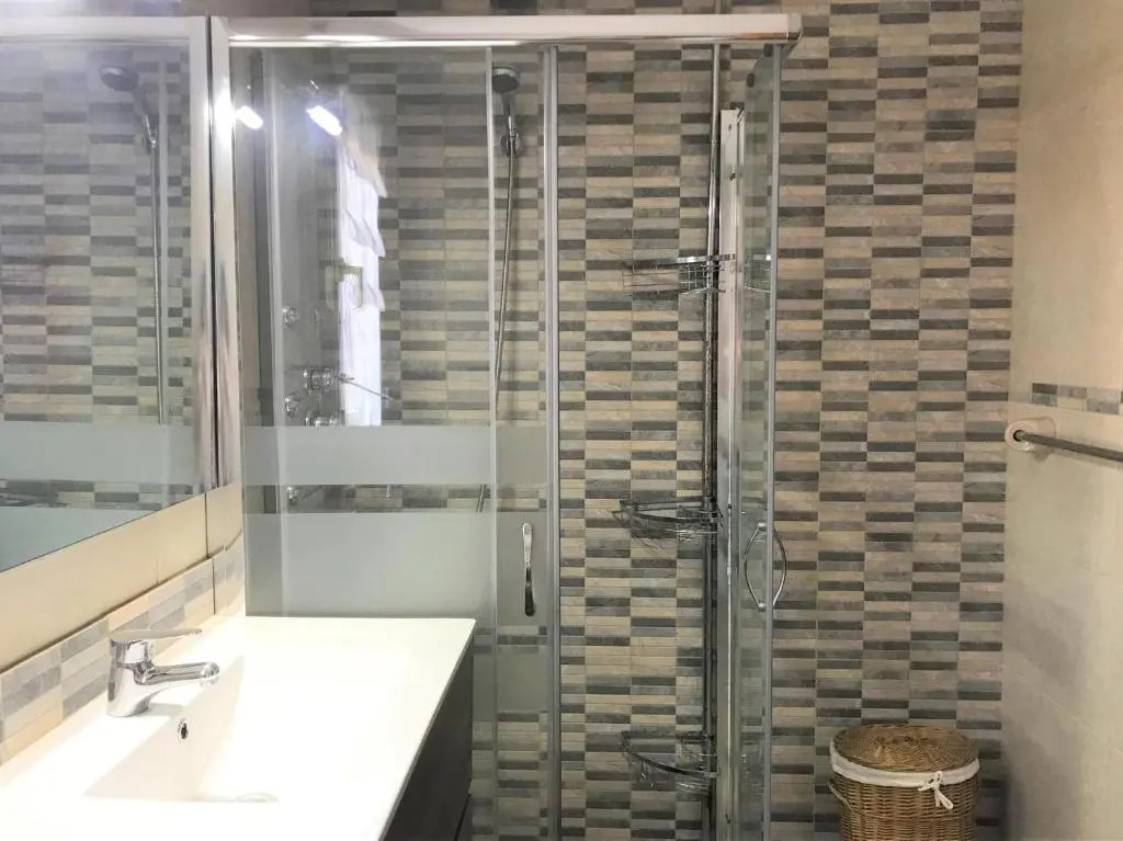 ático con barbacoa, piscina y parking 133B - INMO22