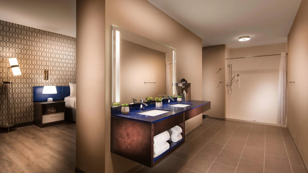 GLo Best Western Nashville Airport