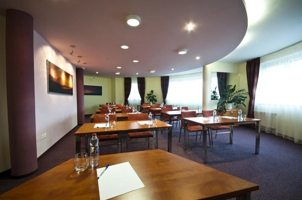 Hotel Summit