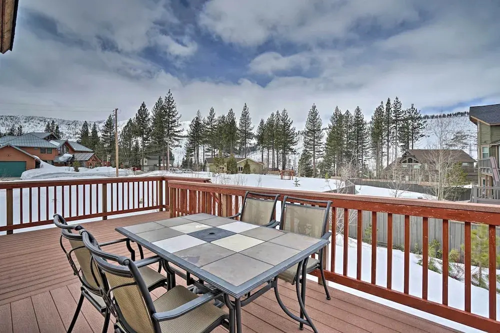 9 Mi to Heavenly Mountain: South Lake Tahoe Home!
