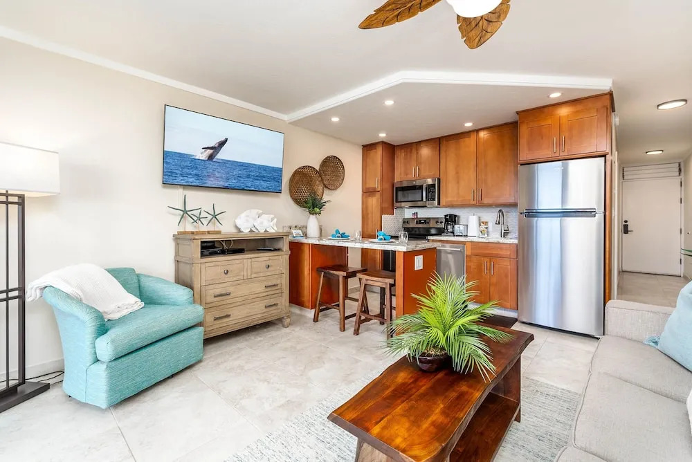 Kuleana 405 Oceanfront 1Bedroom 1 Condo by RedAwning