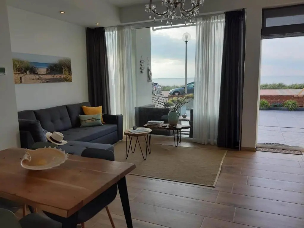 Bennys Beach House 1