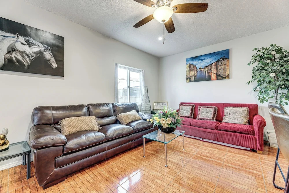 Socal Launchpad: 3BR in Hawthorne, 4 Mi to Sofi