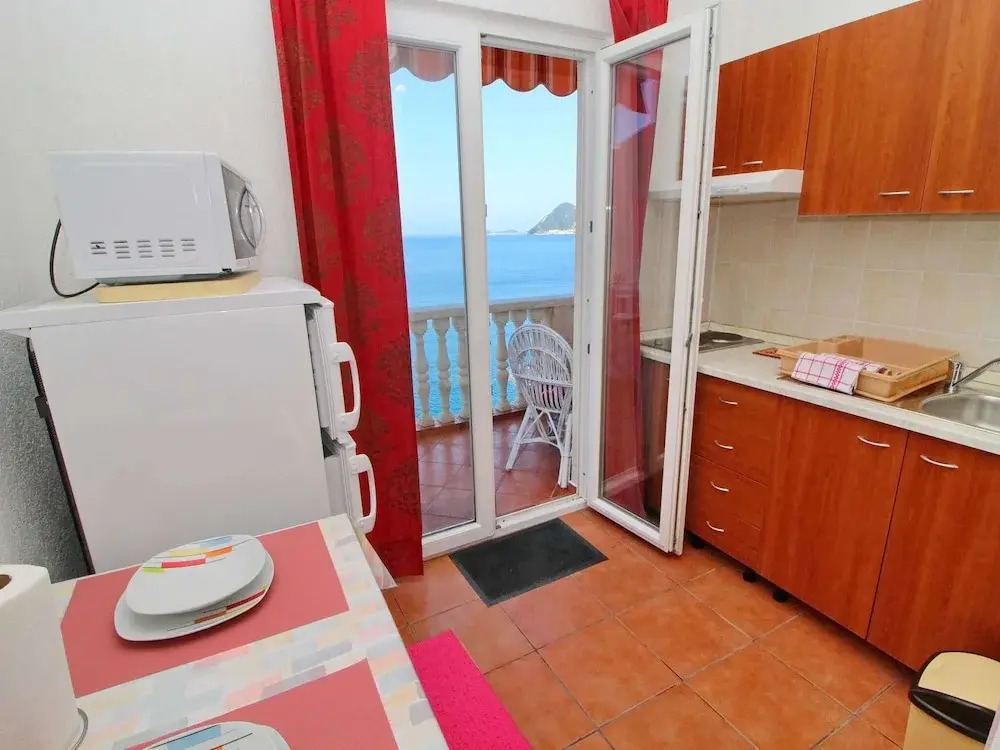 Apartments Filipovic - One-bedroom Apartment With Balcony and Sea View