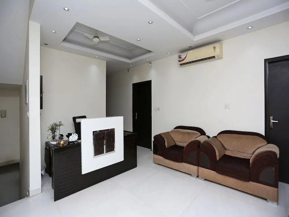 OYO 16410 Hotel Retreet