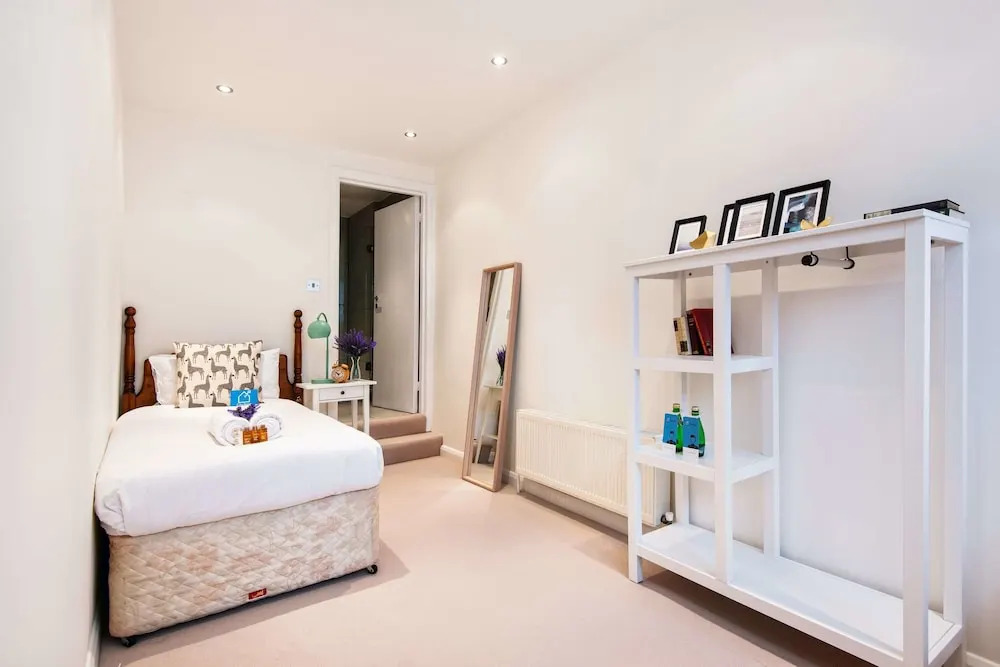 The Lexham Mews Gem - SCR