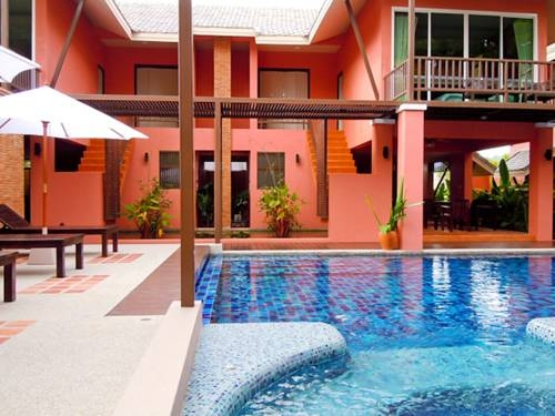 Luckna House