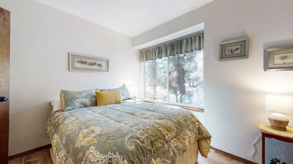 Horizons 4 188 Cozy Condo with Great Complex Amenities, On the Shuttle Route by RedAwning