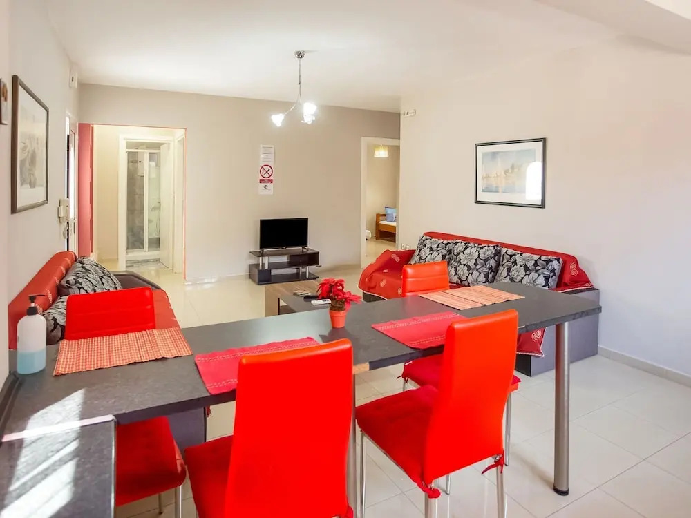 Pleasant Apartment in N. Irakleitsa With Garden