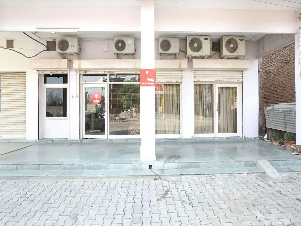 OYO 11417 Hotel Lotus
