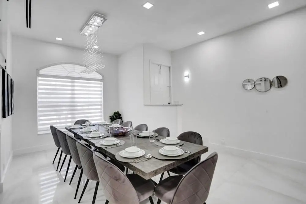 4 Br Designer Home Next To Shul And Community Pool 4 Bedroom Villa
