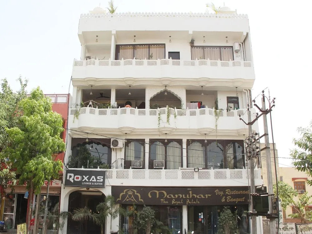 OYO 14353 Hotel Roxas